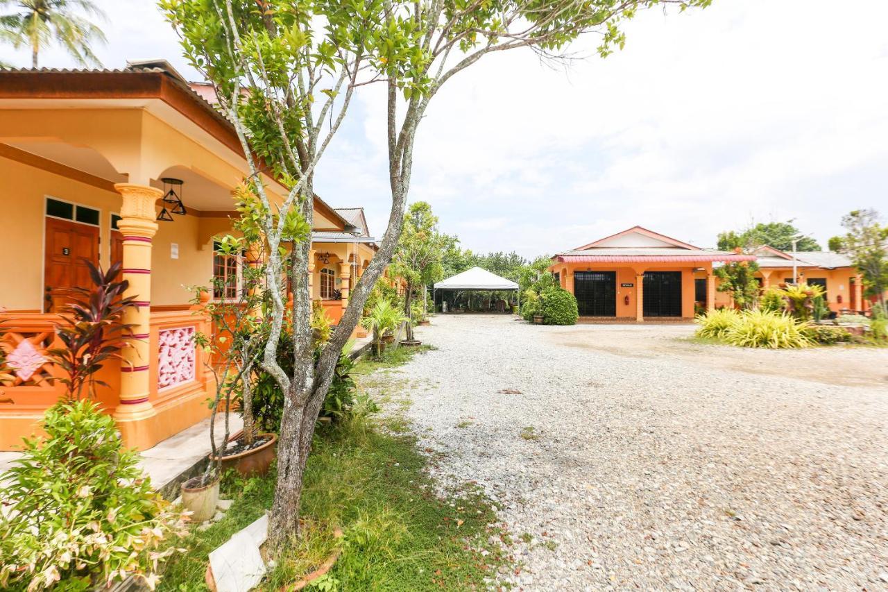Oyo 89887 Chalet Yunie Marang Eksteriør billede