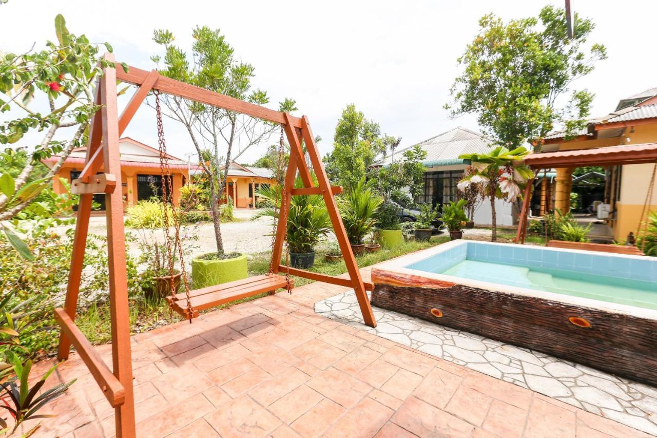 Oyo 89887 Chalet Yunie Marang Eksteriør billede