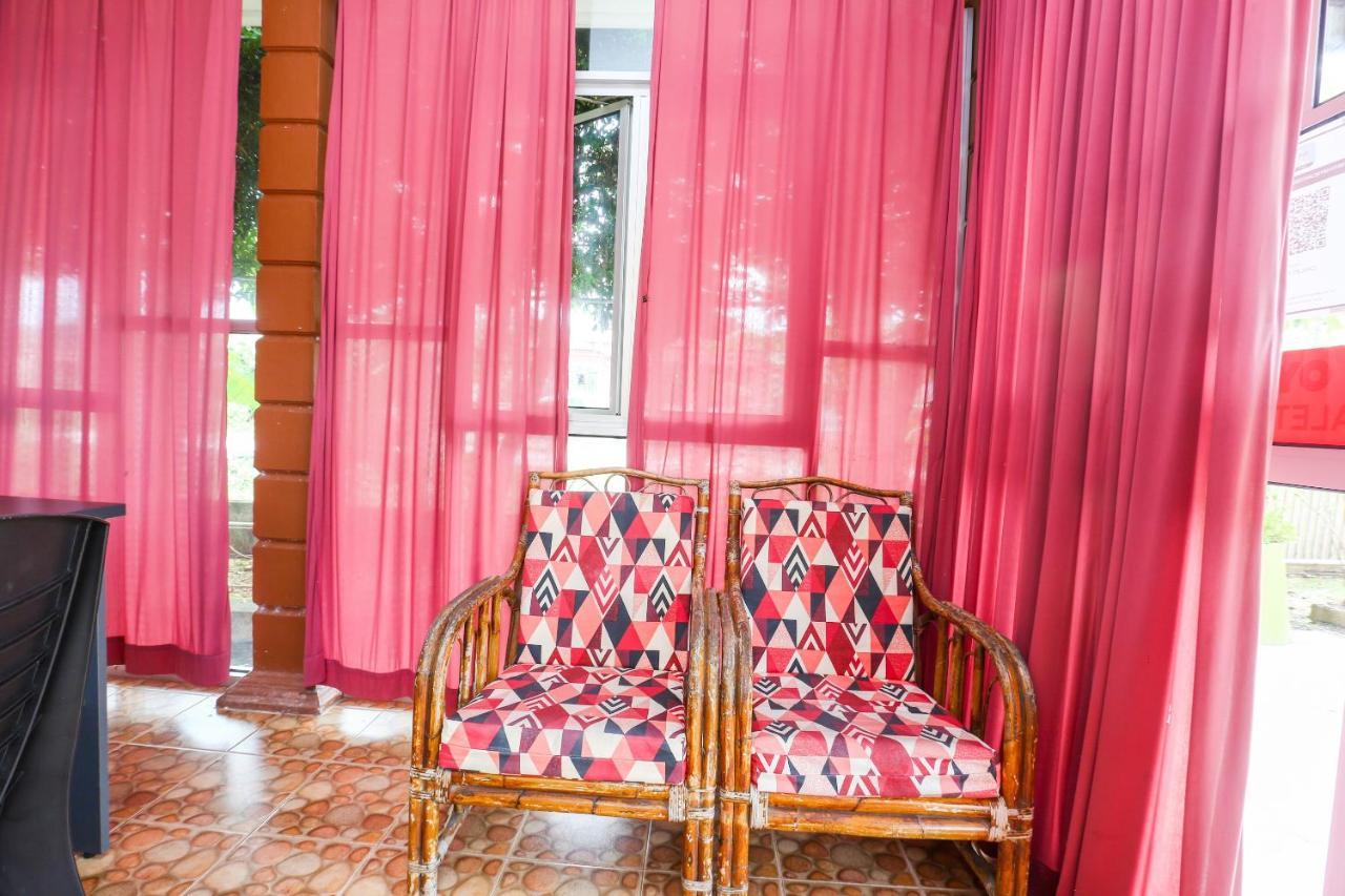 Oyo 89887 Chalet Yunie Marang Eksteriør billede