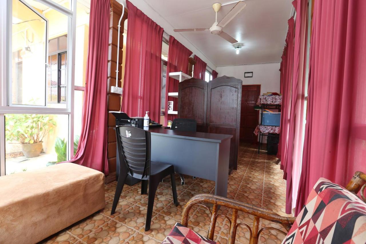 Oyo 89887 Chalet Yunie Marang Eksteriør billede