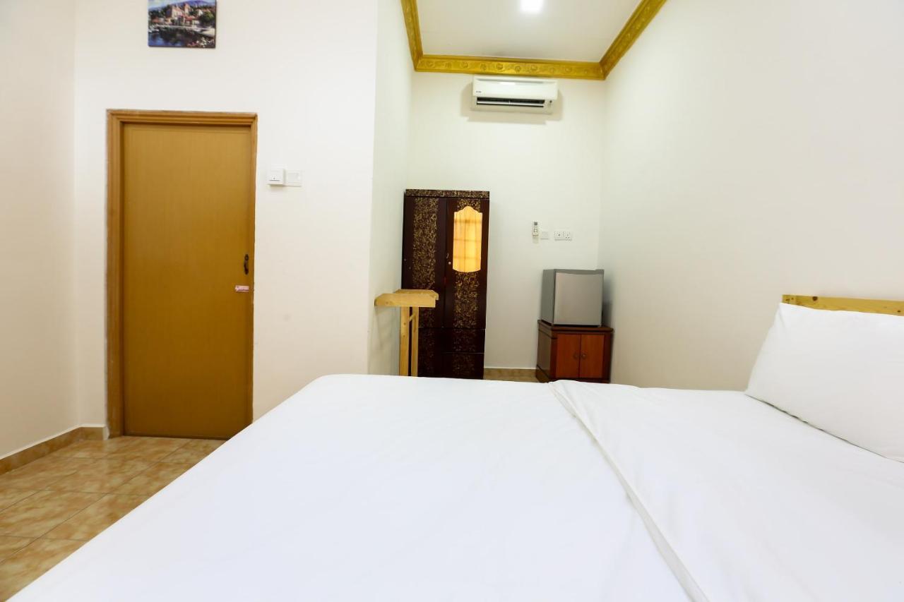 Oyo 89887 Chalet Yunie Marang Eksteriør billede